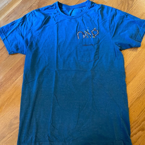 Men’s Patagonia slim fit medium pocket t shirt rock climbing hex nuts wow - Picture 2 of 4